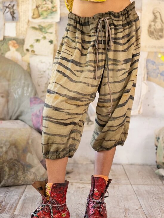 Magnolia Pearl Pants - Magnolia Pearl Tiger Capri La Jolla Joggers, Big Cat OS